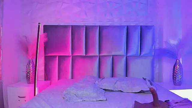 Selene bennet online show from April 11, 2026, 7:45 am