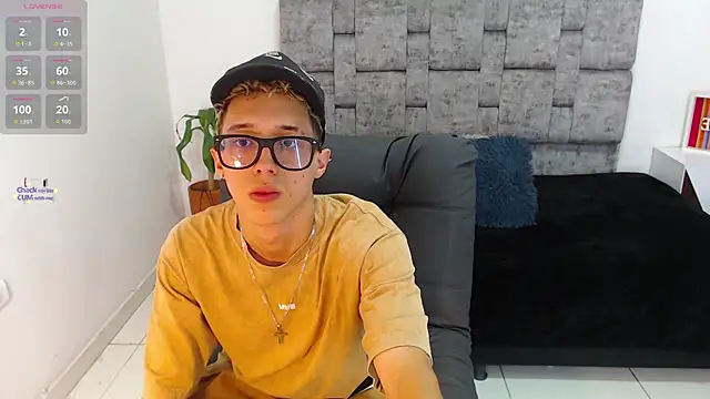 Snapshot of skinny_bigcock02 chatting on December 16, 2025, 8:13 pm skinny bigcock02 online show from December 16, 2025, 8:13 pm