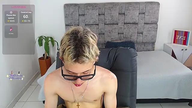 Snapshot of skinny_bigcock02 chatting on December 20, 2025, 6:33 pm skinny bigcock02 online show from December 20, 2025, 6:33 pm