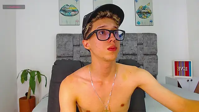 Snapshot of skinny_bigcock02 chatting on December 22, 2025, 8:42 pm skinny bigcock02 online show from December 22, 2025, 8:42 pm