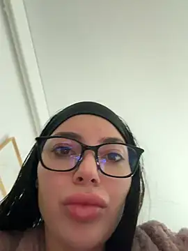 Mia Splash online show from January 19, 2026, 11:25 am