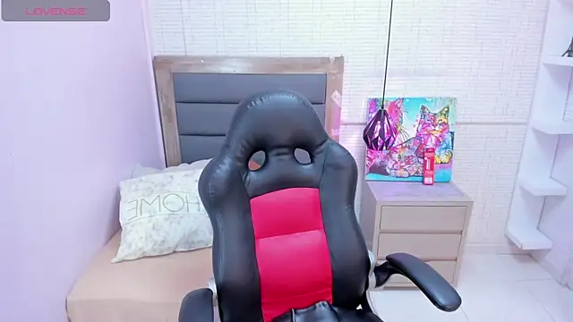 MEGANZARICK online show from October 25, 2025, 12:39 pm