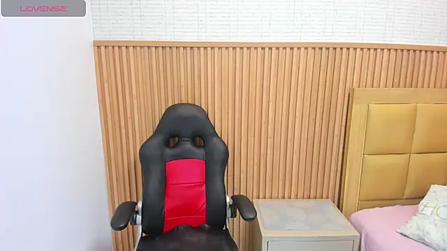 MEGANZARICK online show from October 14, 2025, 12:28 pm