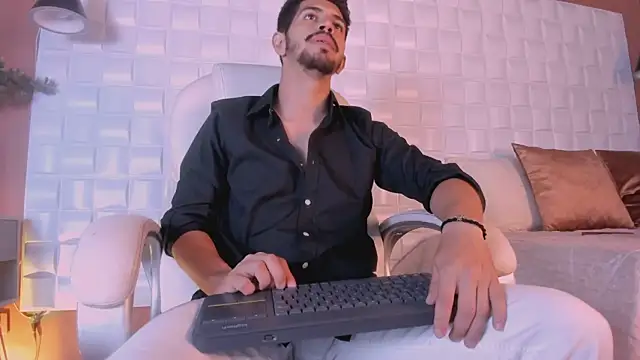 Snapshot of AlejandroStormm chatting on March 20, 2025, 8:19 pm AlejandroStormm online show from March 20, 2025, 8:19 pm