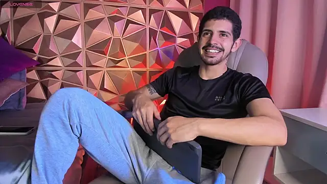 AlejandroStormm online show from June 12, 2026, 5:38 am
