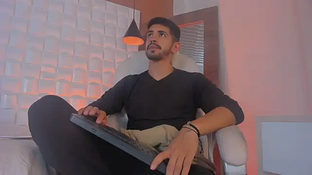 Snapshot of AlejandroStormm chatting on October 10, 2025, 8:53 pm AlejandroStormm online show from October 10, 2025, 8:53 pm