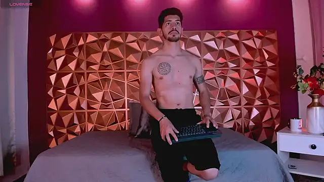 Snapshot of AlejandroStormm chatting on March 11, 2025, 8:20 pm AlejandroStormm online show from March 11, 2025, 8:20 pm