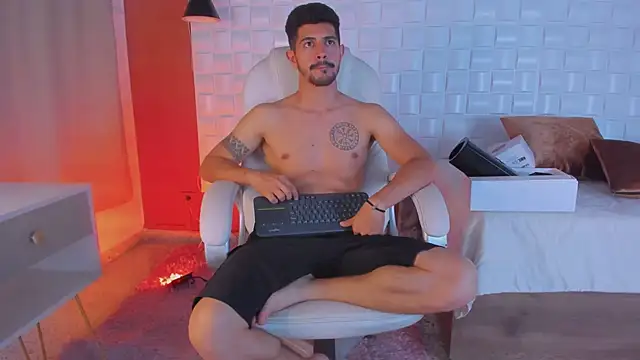 Snapshot of AlejandroStormm chatting on March 9, 2025, 2:50 am AlejandroStormm online show from March 9, 2025, 2:50 am