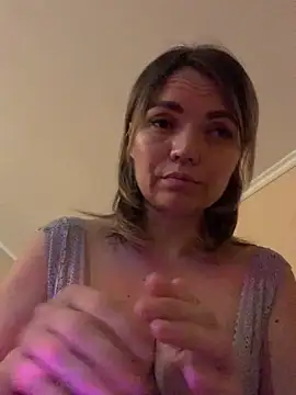 Ella Pearlie online show from October 7, 2025, 7:48 pm