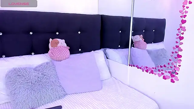 Anniie  Evans online show from March 12, 2026, 6:34 pm