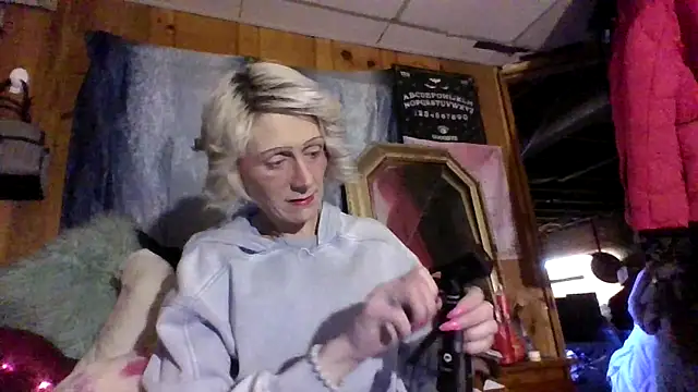 beautifulmee23 online show from February 26, 2025, 8:47 pm