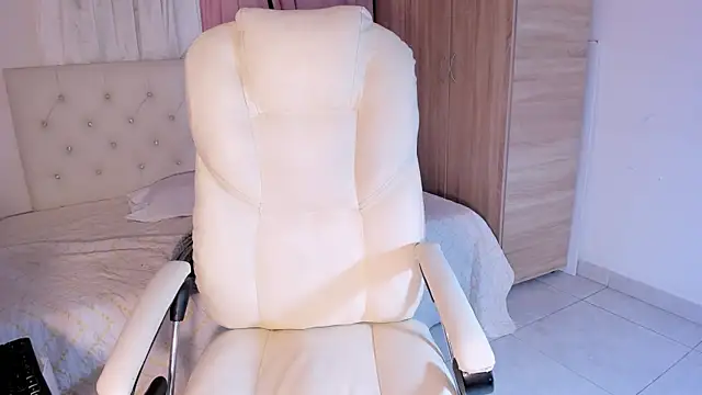 Emma lorense22 online show from October 11, 2025, 7:15 pm