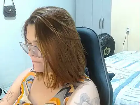 Snapshot of GoddessChaar chatting on March 2, 2025, 10:37 am GoddessChaar online show from March 2, 2025, 10:37 am