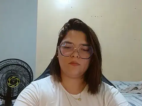 Snapshot of GoddessChaar chatting on February 24, 2025, 1:24 am GoddessChaar online show from February 24, 2025, 1:24 am