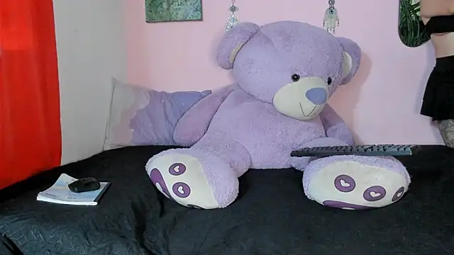 Maddy Jhonsson online show from March 10, 2026, 1:53 am