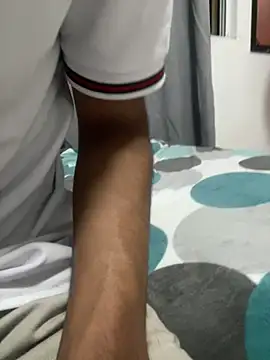 Erickhotddjots online show from February 9, 2026, 7:06 am