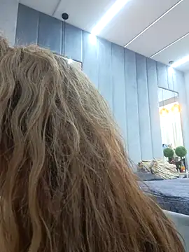 Bella Posh online show from October 6, 2025, 6:25 am