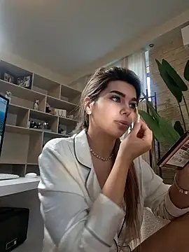 Bella Posh online show from January 13, 2026, 7:23 am