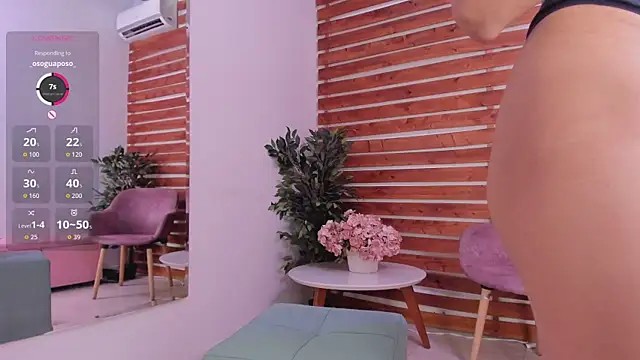 Laura Bonnet  online show from October 5, 2025, 2:08 pm