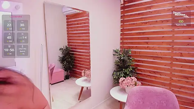 Laura Bonnet  online show from September 8, 2025, 3:44 pm