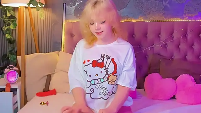 EmilyAngells online show from April 1, 2026, 5:42 am