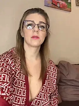 Lusi Luxary online show from March 3, 2025, 5:37 am