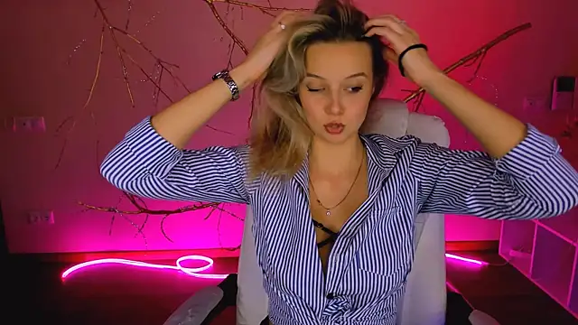 melissa richardson online show from December 4, 2025, 12:37 pm