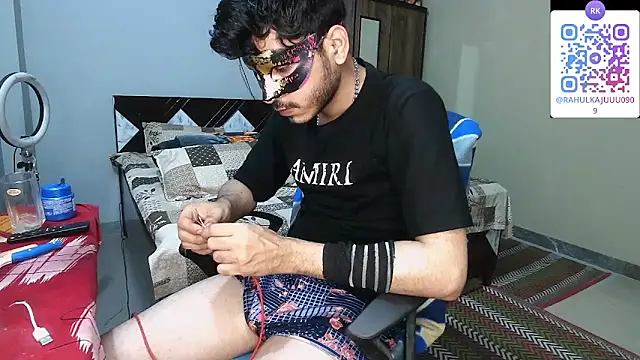 rahulkajuuu0909 online show from April 4, 2026, 3:51 pm