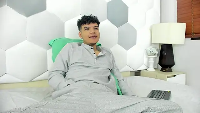 Axel Forte online show from December 1, 2025, 1:01 pm