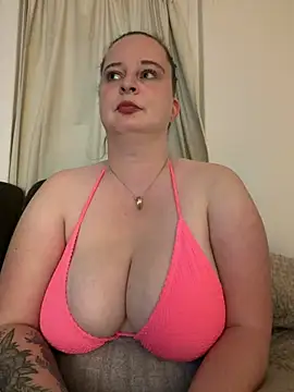curvy eina online show from June 30, 2026, 9:15 pm