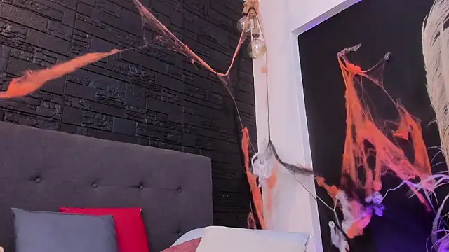 Maite Smith  online show from October 29, 2025, 12:31 am