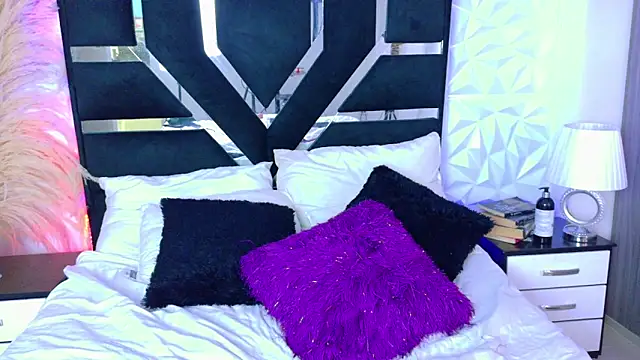 Snapshot of zarahCute chatting on March 3, 2025, 2:44 am zarahCute online show from March 3, 2025, 2:44 am