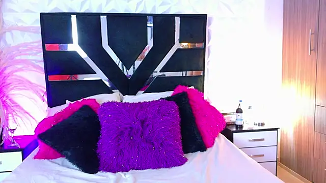 Snapshot of zarahCute chatting on March 22, 2025, 8:59 pm zarahCute online show from March 22, 2025, 8:59 pm