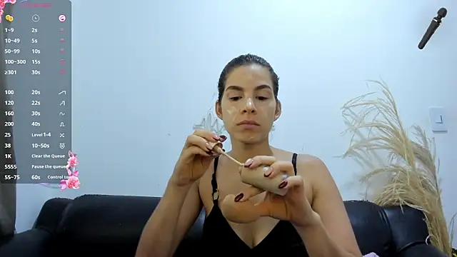 jessyegoldenn online show from May 11, 2026, 1:45 pm
