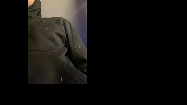 Polaroid White online show from December 3, 2025, 7:41 am