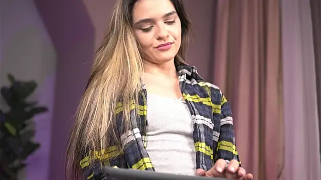 Snapshot of RobertaRosetti chatting on February 8, 2026, 11:08 am RobertaRosetti online show from February 8, 2026, 11:08 am