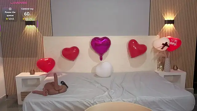 Snapshot of ChloeMoon9 chatting on February 14, 2026, 12:27 pm ChloeMoon9 online show from February 14, 2026, 12:27 pm