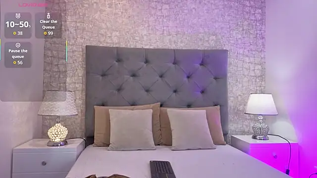 Snapshot of ChloeMoon9 chatting on February 19, 2026, 10:23 am ChloeMoon9 online show from February 19, 2026, 10:23 am