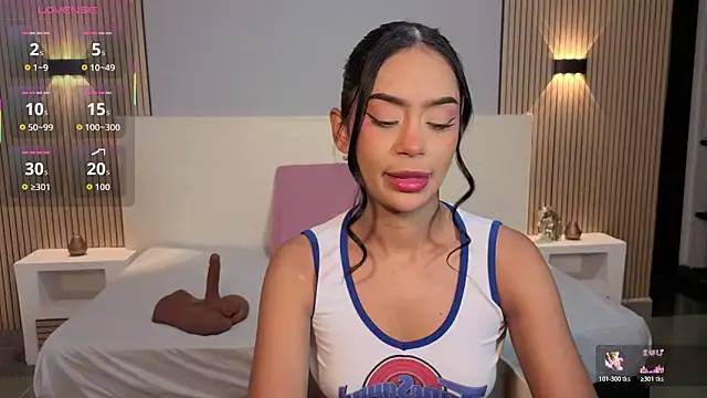 Snapshot of ChloeMoon9 chatting on February 13, 2026, 12:38 pm ChloeMoon9 online show from February 13, 2026, 12:38 pm