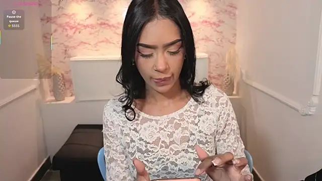 Snapshot of ChloeMoon9 chatting on February 10, 2026, 11:09 am ChloeMoon9 online show from February 10, 2026, 11:09 am