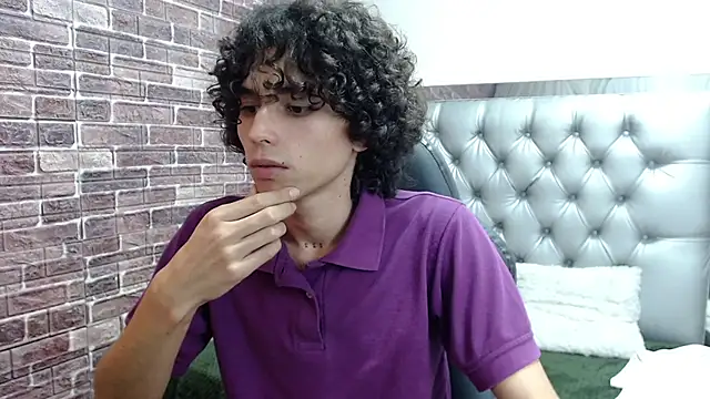 Snapshot of andres_ocasio chatting on February 22, 2025, 7:25 pm andres ocasio online show from February 22, 2025, 7:25 pm