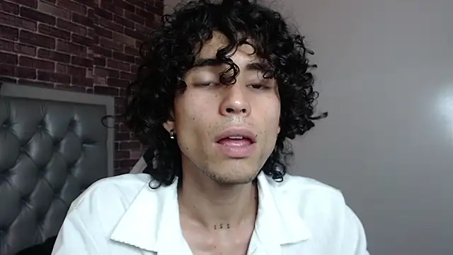 Snapshot of andres_ocasio chatting on March 7, 2025, 4:22 pm andres ocasio online show from March 7, 2025, 4:22 pm