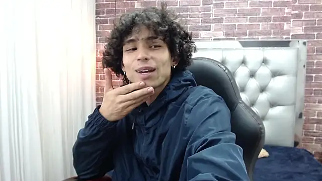 Snapshot of andres_ocasio chatting on March 17, 2025, 12:25 pm andres ocasio online show from March 17, 2025, 12:25 pm
