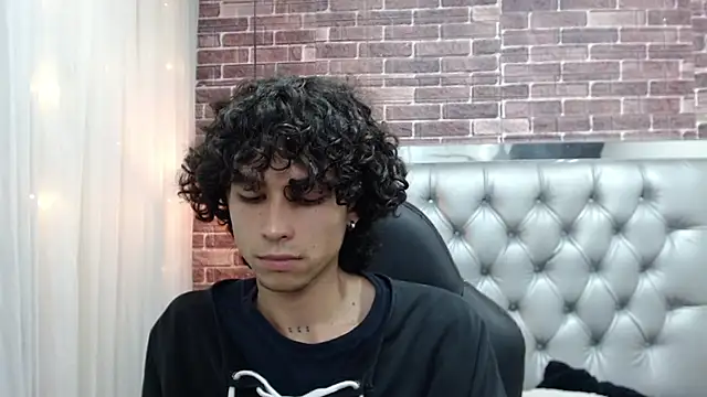 Snapshot of andres_ocasio chatting on March 6, 2025, 3:56 pm andres ocasio online show from March 6, 2025, 3:56 pm