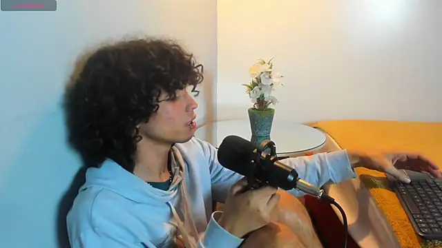 Snapshot of andres_ocasio chatting on October 10, 2025, 3:07 am andres ocasio online show from October 10, 2025, 3:07 am