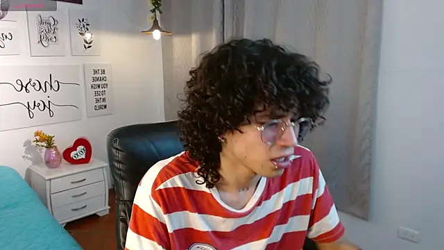 Snapshot of andres_ocasio chatting on September 10, 2025, 7:57 pm andres ocasio online show from September 10, 2025, 7:57 pm