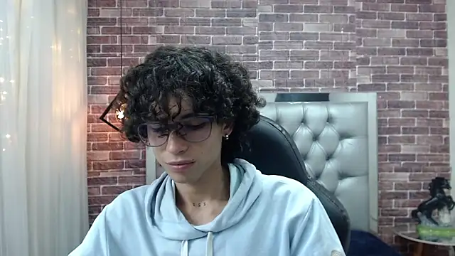 Snapshot of andres_ocasio chatting on March 1, 2025, 7:37 pm andres ocasio online show from March 1, 2025, 7:37 pm