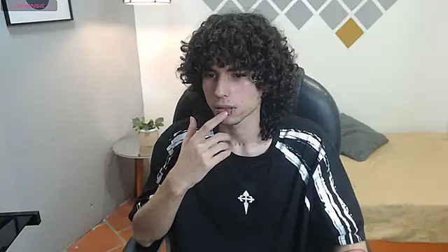 Snapshot of andres_ocasio chatting on September 26, 2025, 2:51 am andres ocasio online show from September 26, 2025, 2:51 am