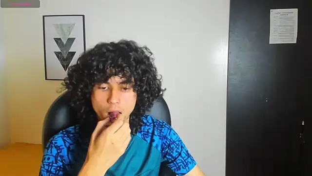 Snapshot of andres_ocasio chatting on October 4, 2025, 3:08 am andres ocasio online show from October 4, 2025, 3:08 am