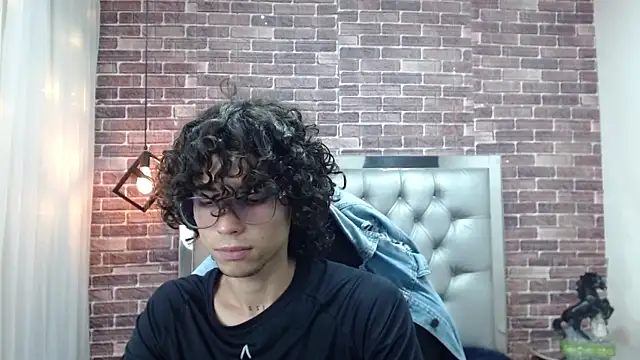 Snapshot of andres_ocasio chatting on February 28, 2025, 12:42 pm andres ocasio online show from February 28, 2025, 12:42 pm